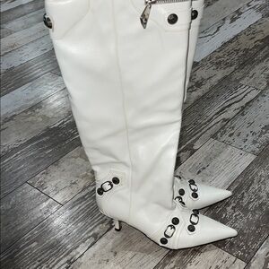 Stylish White Knee-High Women's Boots
